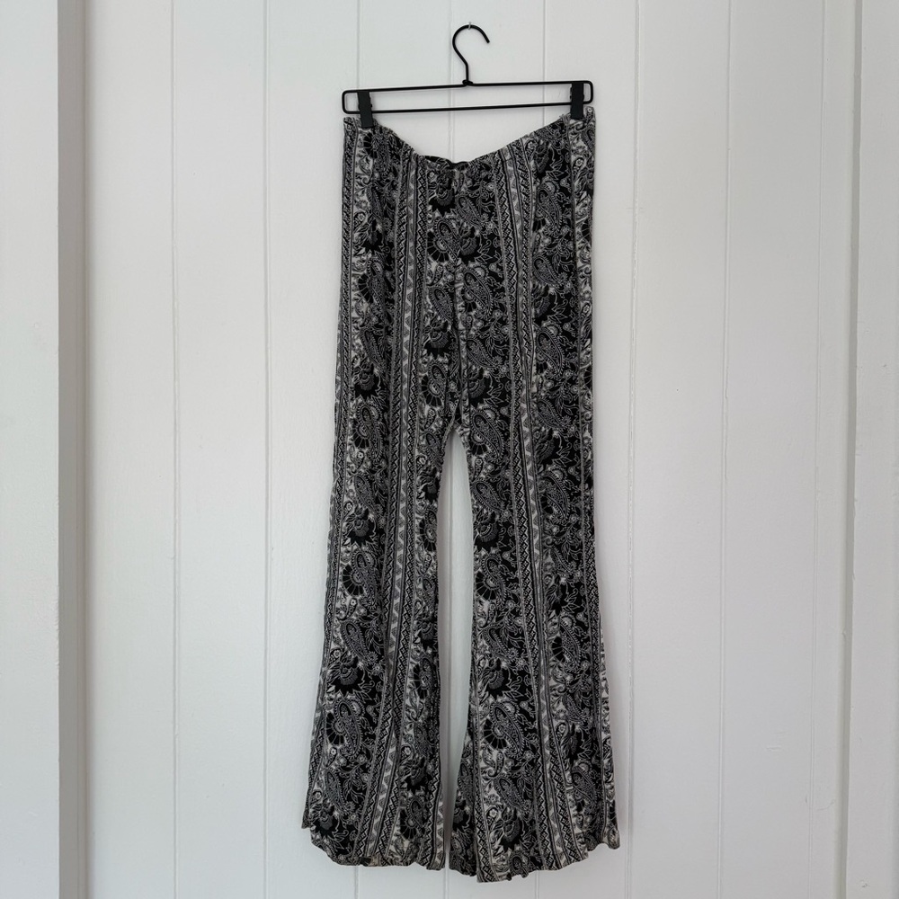 Billabong Black and Gray Patterned Women's Pants